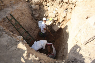 Procés d'excavació del fossat del fort militar