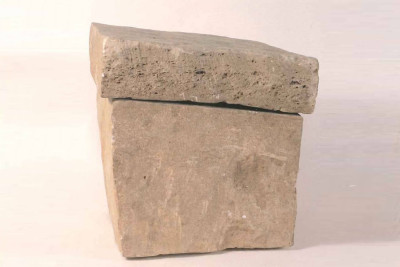 Urna funerària (urna). Museu d’Arqueologia de Catalunya (Barcelona), inv. 28401. Foto: Tugores, F. (ed) (2005) El món romà a les Illes Balears. Obra Social. Fundació «la Caixa», Barcelona.