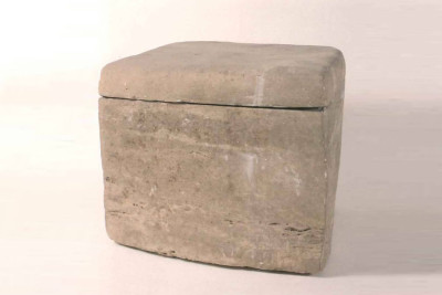 Urna funerària (urna). Museu d’Arqueologia de Catalunya (Barcelona), inv. 28400. Foto: Tugores, F. (ed) (2005) El món romà a les Illes Balears. Obra Social. Fundació «la Caixa», Barcelona.