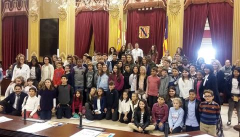 Visita escolars de ses Salines i Colònia de Sant Jordi al Parlament dins del programa 'Aliats' d'Unicef